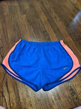 Nike dry women’s drip-fit tempo running short